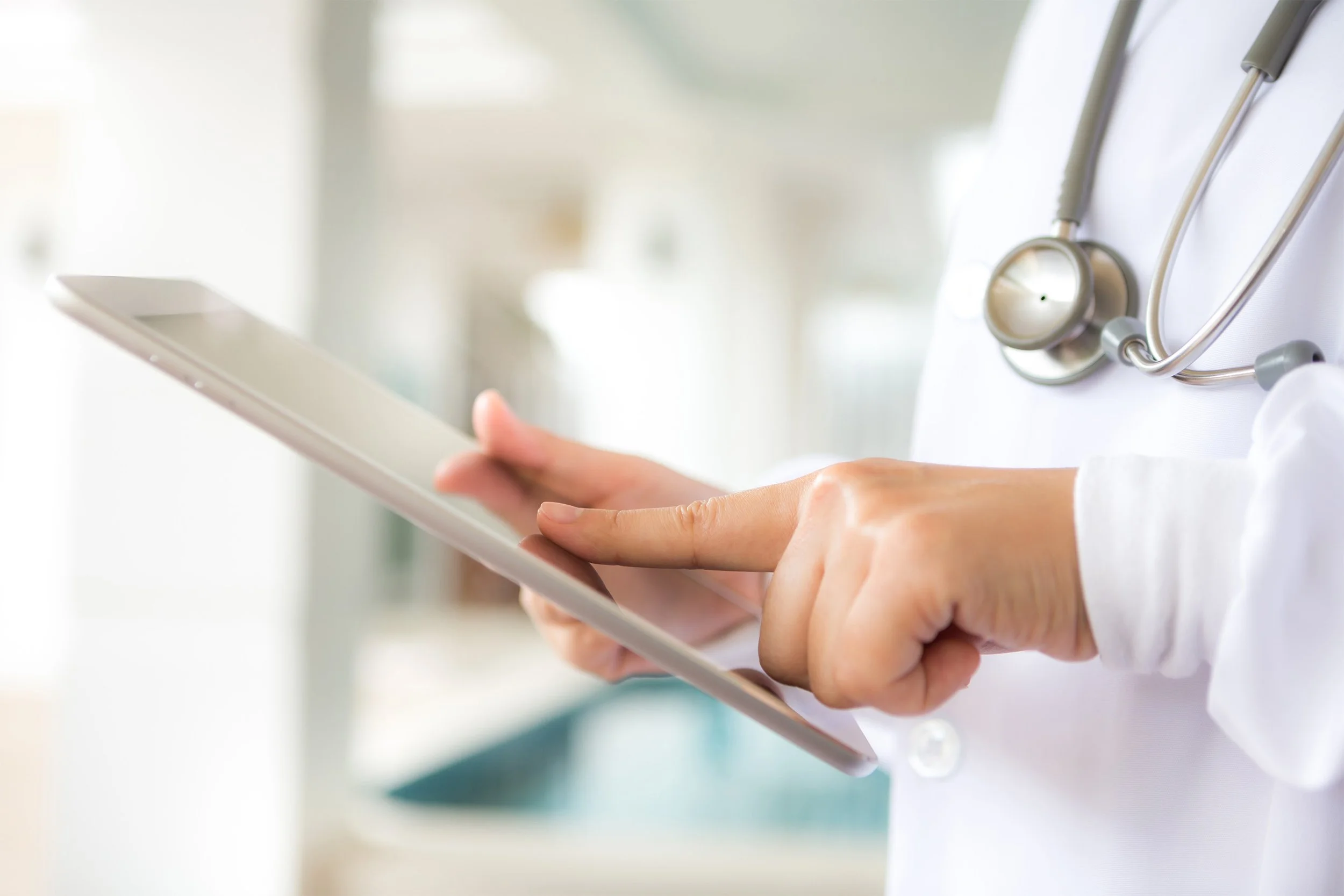 Improving Health Data Security Compliance via Trusted FHIR Server Configurations